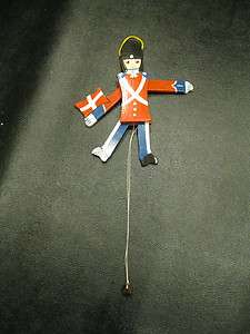 VINTAGE WOOD SOLDIER WOODEN PULL STRING TO MOVE LEGS ORNAMENT 