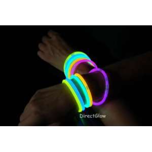   100 8 5mm Premium Assorted Glow Bracelets with FREEBIES Toys & Games
