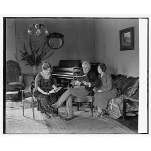  Photo Sen. La Follette and family, 2/25/24 1924