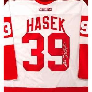  Dominik Hasek Autographed Hockey Jersey (Detroit Red Wings 