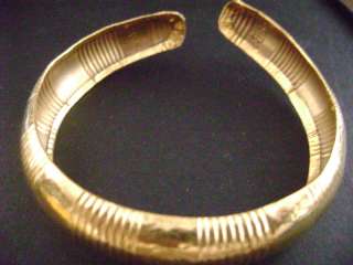 thai gold bangle bracelet 14 g of 22k gold Thailand  
