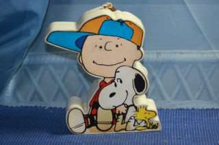   Features Charlie Brown Transistor AM Radio Snoopy Woodstock  