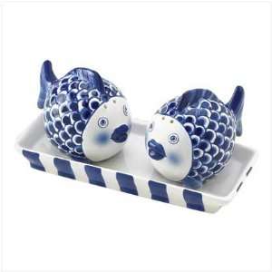  Kissing Fish Salt and Pepper Set   Style 39170 Kitchen 