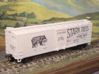   BUILT Train Miniature #8073 40 Box Car STARK TREES BEAR FRUIT  