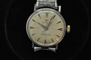   MENS WITTNAUER AUTOMATIC WRISTWATCH CALIBER 11SR KEEPING TIME  
