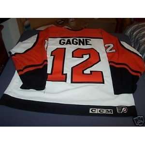 Autographed Simon Gagne Jersey   2010 Stanley Cup Flyers   Autographed 
