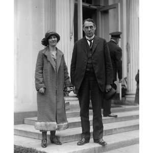  1925 photo Mrs. H.M. Bradley & Dr. Abraham L. Lathern of 