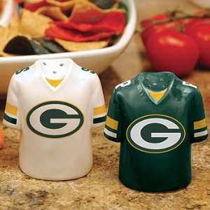    NFL Giants Jersey Salt & Pepper Shaker Set 