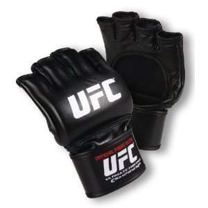  UFC Official Fight Glove   size SMALL