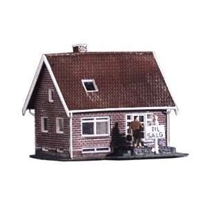  Heljan HO Small Brick House Kit Toys & Games
