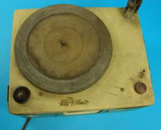 TRAV LER RADIO Model 7001 2 Tube Electric Phonograph Traveler Record 