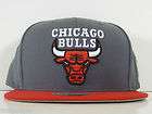   CHICAGO BULLS SNAPBACK MITCHELL & NESS Two Tone Logo Grey n Red Hat