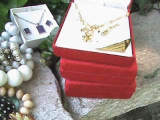 For your consideration is a vintage costume jewelry lot. Nearly all 