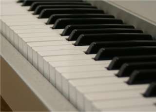 YAMAHA DCG 500 PORTABLE GRAND ELECTRIC PIANO KEYBOARD  