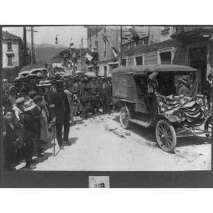   at Luino,Italy,during World War I,automobile,1914 1918,umbrellas,flags