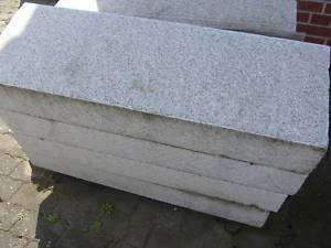 Granit Blockstufe, gestockt, grau, ca. 15/35/100 cm  