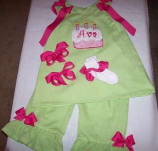   bibs and other accessores SOLD SEPERATELY shown in the pictures below