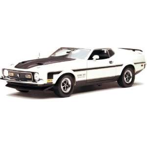  1971 Ford Mustang Boss 351 Diecast model car 118 scale 