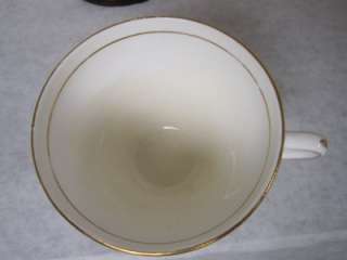 QUEEN ANNE BONE CHINA TEA CUP AND SAUCER 5540  