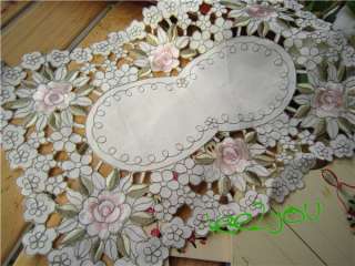 Stunning Vintage style Flowers Embroidered Doily Place Mat 11x17 