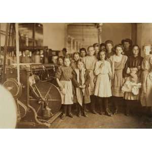  1908 child labor photo Newberry Mills (S.C.) Noon hour 