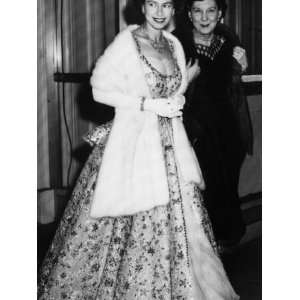 com Queen Elizabeth II of England and US First Lady Mamie Eisenhower 