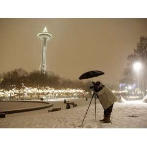 com Photographer Anthony Evora Uses an Umbrella to Keep Falling Snow 