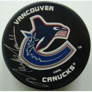   Hockey Puck   CANUCKS STEINER   Autographed NHL Pucks Sports