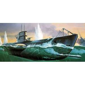    Revell WWII German VII C U Boat U 99 1/125 Scale Toys & Games
